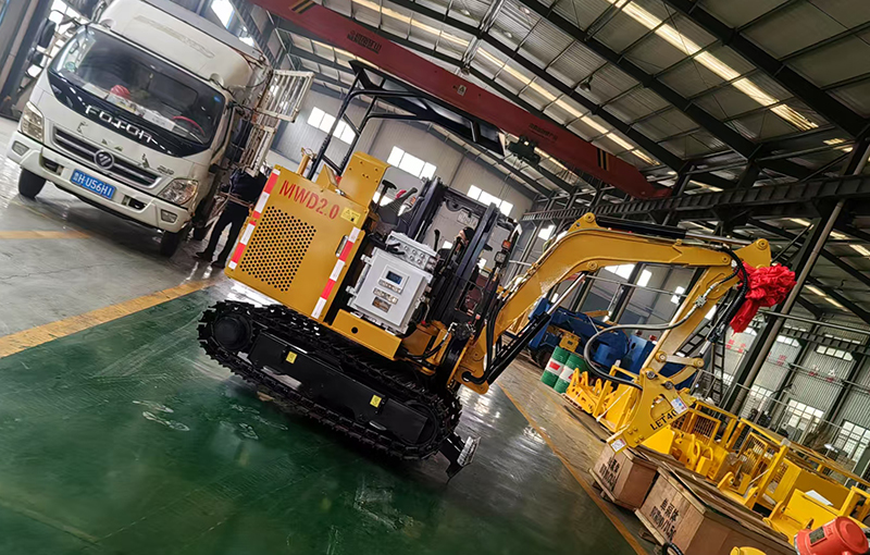 山東東達(dá)機(jī)電生產(chǎn)的MWD2.0型礦用小型挖掘機(jī)裝車(chē)發(fā)貨