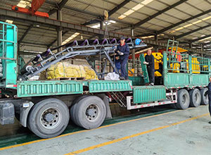 山東東達(dá)機(jī)電有限責(zé)任公司生產(chǎn)的礦用扒渣機(jī)和二運(yùn)皮帶機(jī)裝車(chē)發(fā)貨
